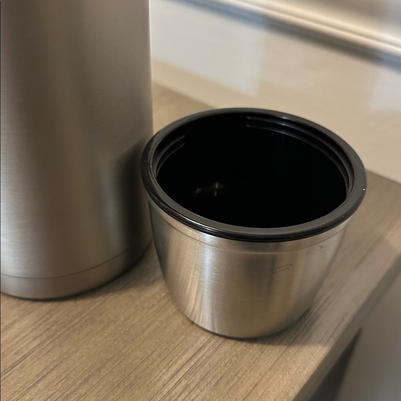 Thermos Stainless Steel Flask 40ox - Hot/Cold 24 Hours - Picture 9 of 11